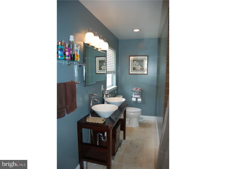 401 Private Road Woodlyn, PA 19094 - Photo 14 of 25 Master Bathroom
