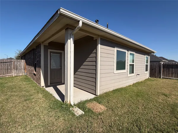 $1,950 | 31755 Wellington Pass, Fulshear, TX 77441
