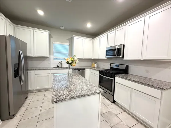 $1,950 | 31755 Wellington Pass, Fulshear, TX 77441