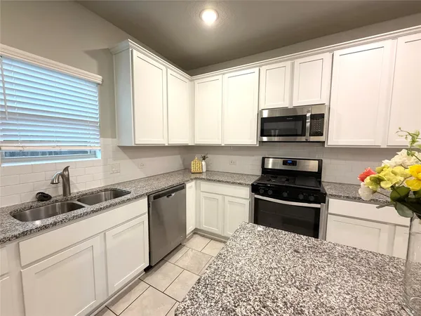 $1,950 | 31755 Wellington Pass, Fulshear, TX 77441