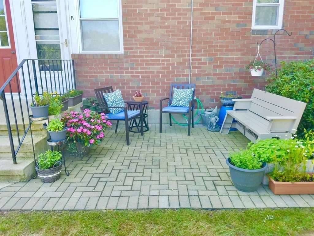 30 Colonial Circle, Unit D Chicopee, MA 01020 - Photo 2 of 31