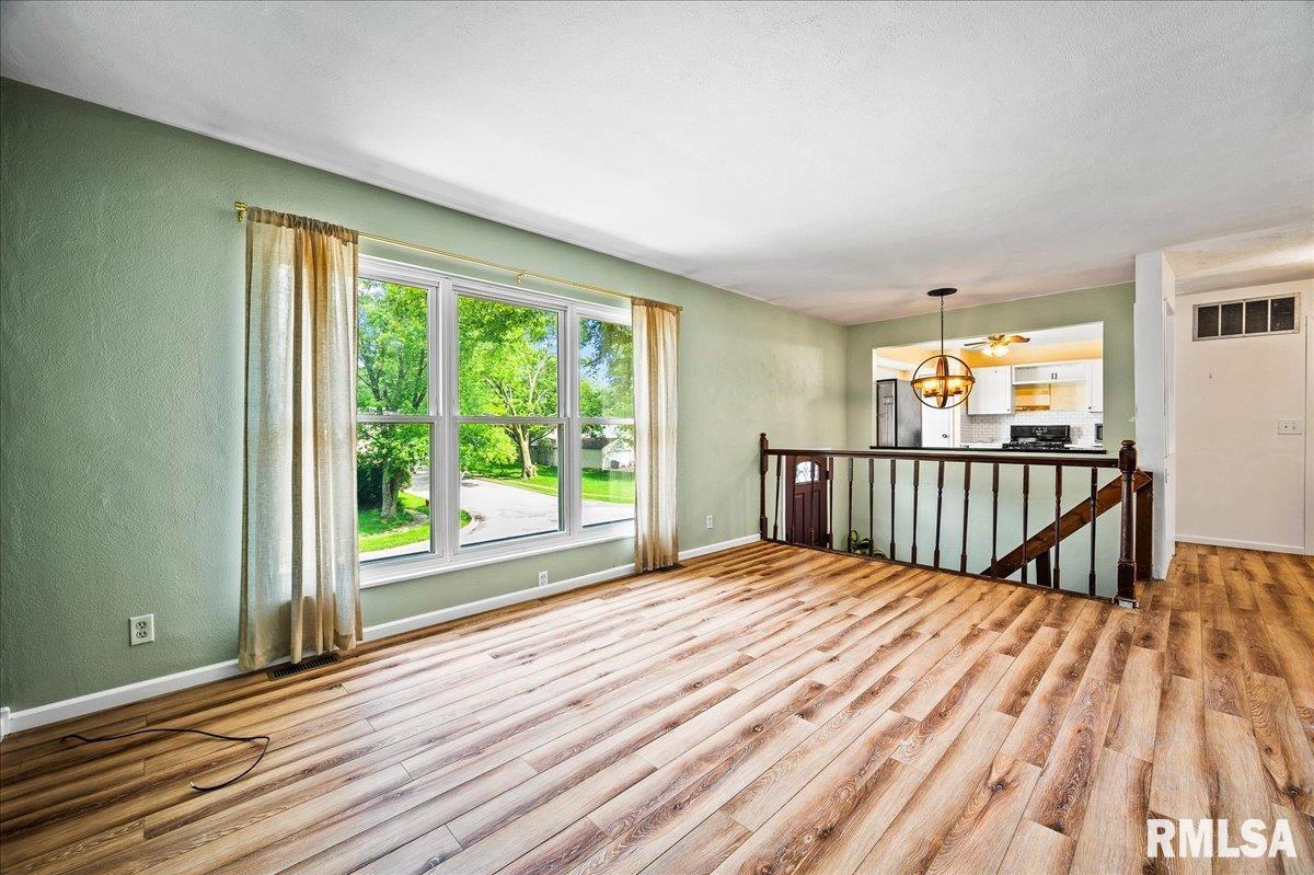 506 Kaskaskia Road Marquette Heights, IL 61554 - Photo 4 of 28