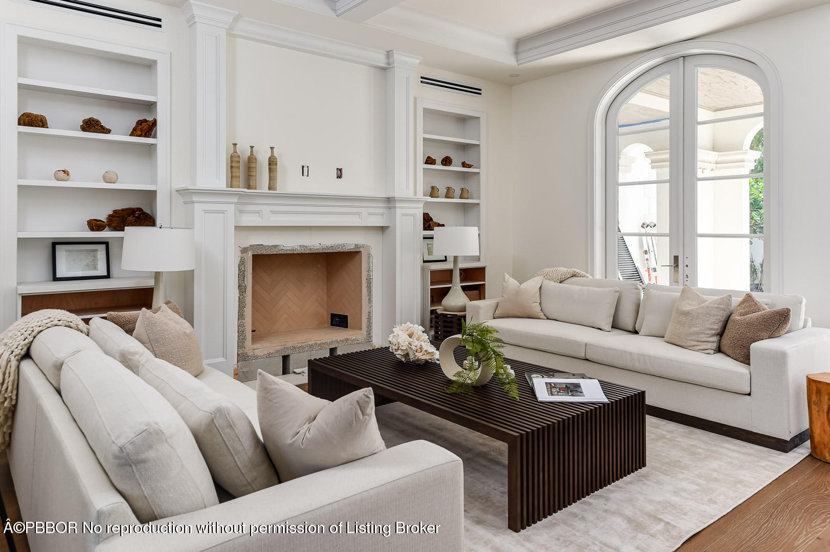 258 Country Club Road Palm Beach, FL 33480 - Photo 2 of 20 Living Room
