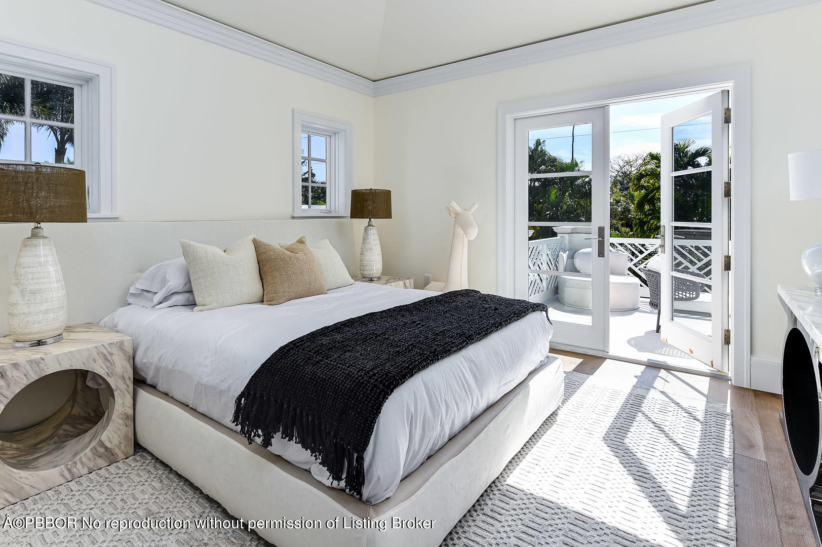 258 Country Club Road Palm Beach, FL 33480 - Photo 14 of 20 Guest Bedroom