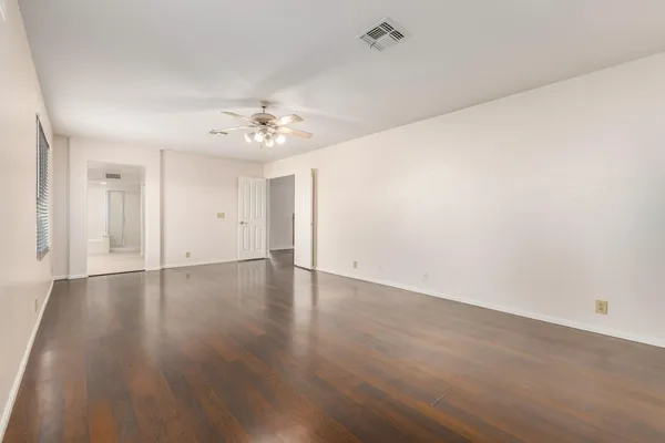$3,900 | 14831 North 42nd Way, Phoenix, AZ 85032