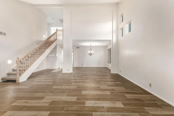 $3,900 | 14831 North 42nd Way, Phoenix, AZ 85032