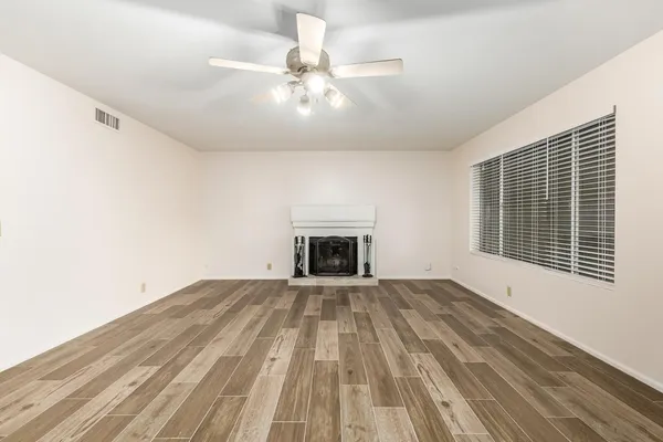 $3,900 | 14831 North 42nd Way, Phoenix, AZ 85032