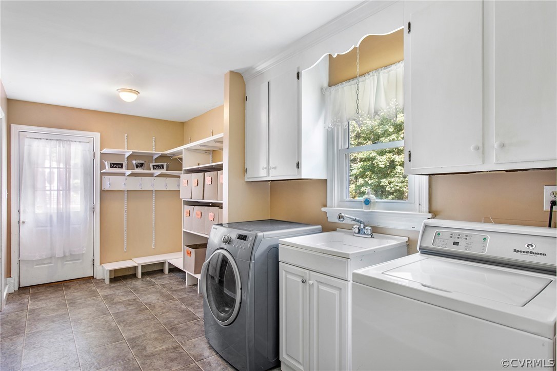 1213 Kingscross Road Midlothian, VA 23114 - Photo 24 of 39 a utility room with dryer and washer