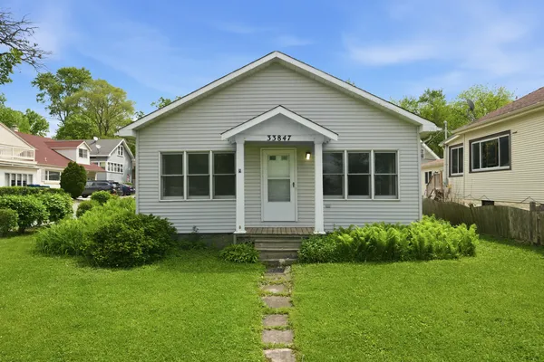 $230,000 | 33847 North Prospect Drive, Grayslake, IL 60030