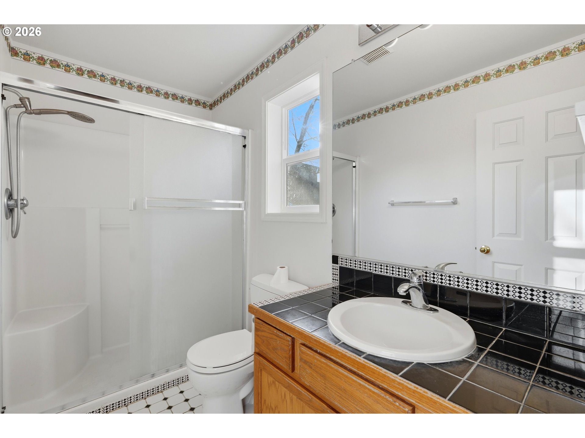 112 Mellinger Place Dayton, OR 97114 - Photo 15 of 40 Bathroom, Attached