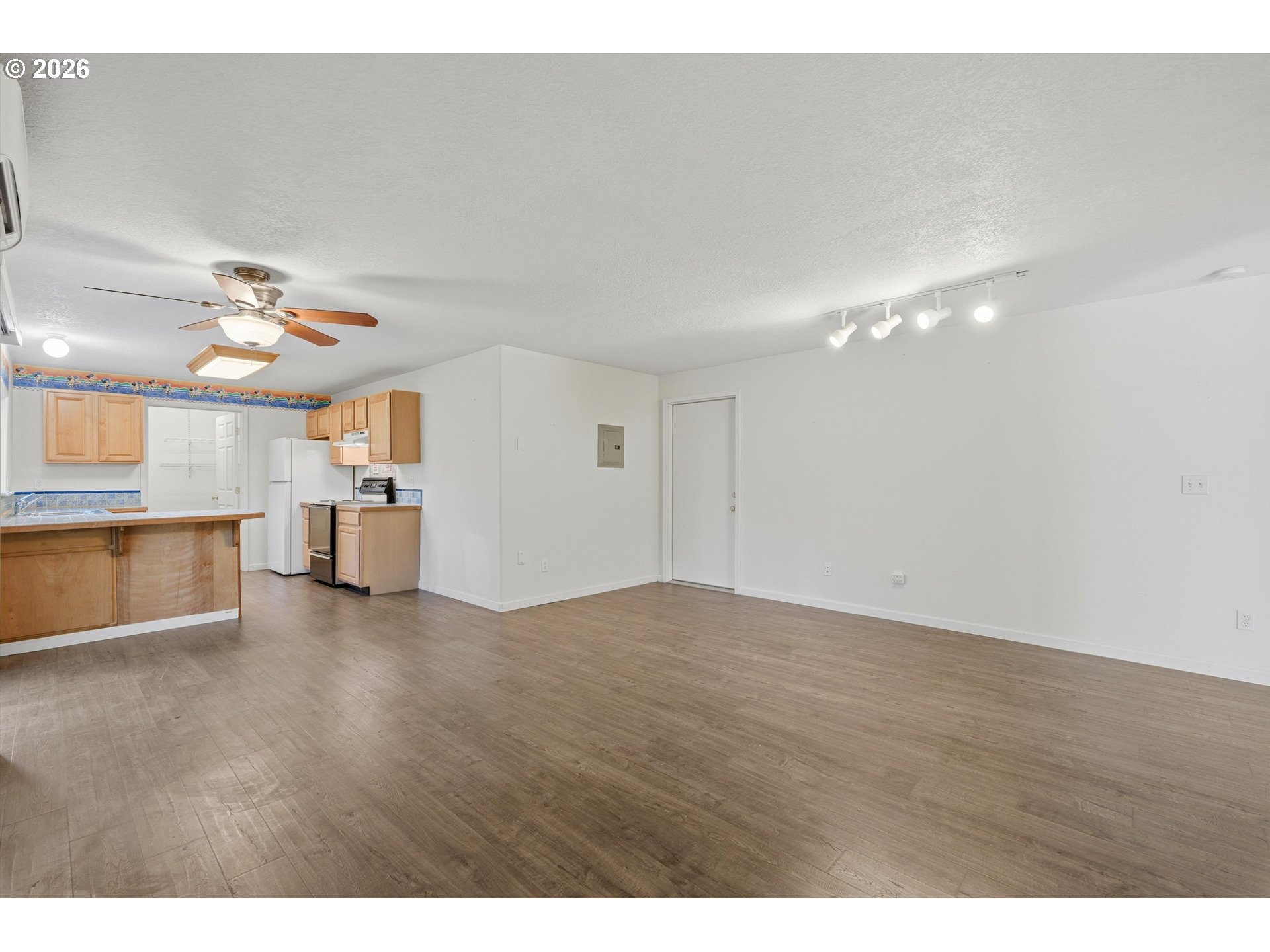 112 Mellinger Place Dayton, OR 97114 - Photo 26 of 40 Kitchen/Living Room
