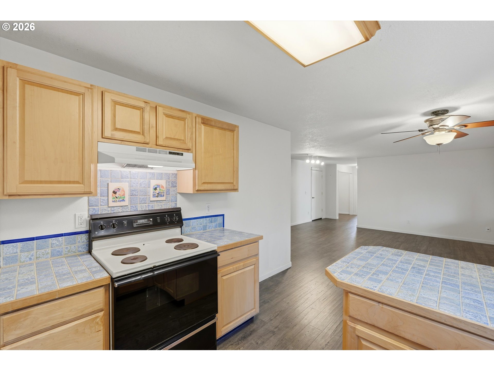 112 Mellinger Place Dayton, OR 97114 - Photo 29 of 40 Kitchen/Living Room