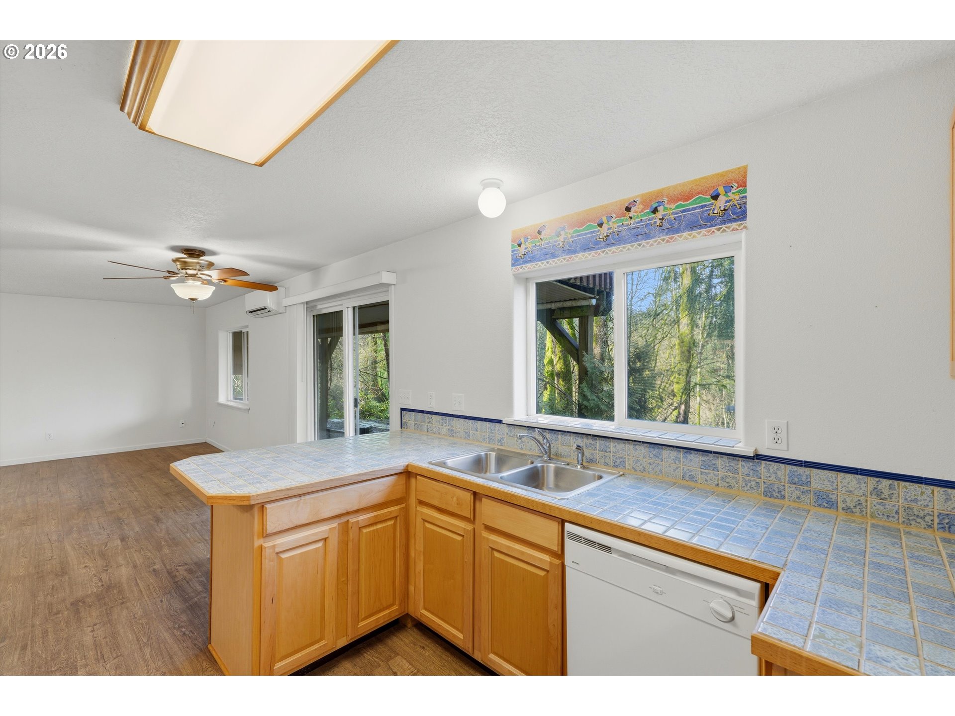112 Mellinger Place Dayton, OR 97114 - Photo 30 of 40 Kitchen/Living Room