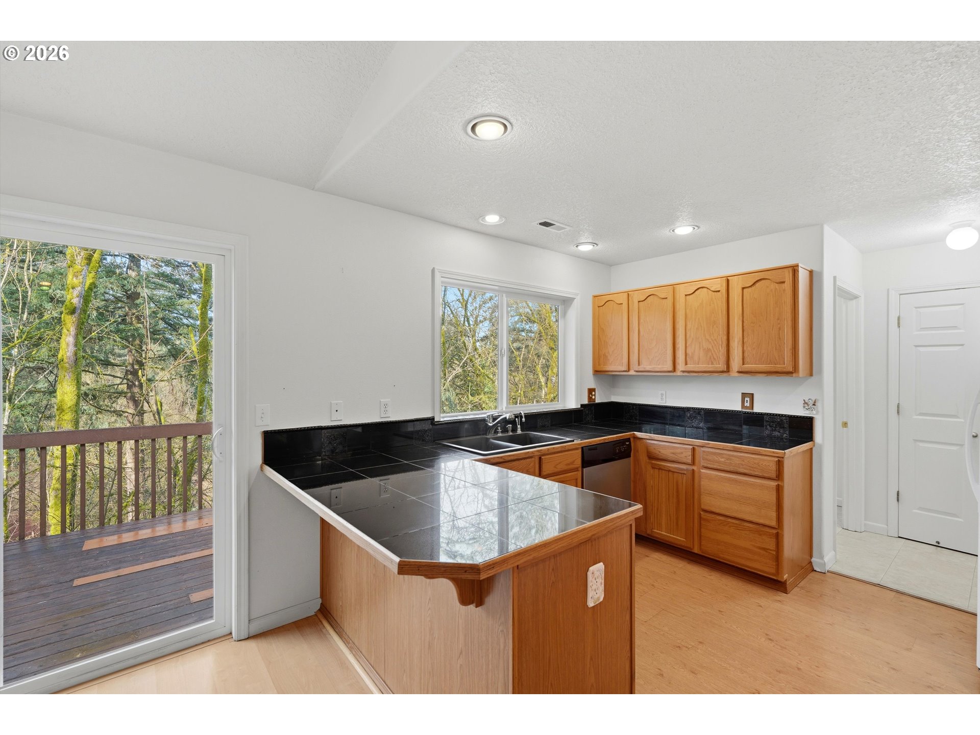 112 Mellinger Place Dayton, OR 97114 - Photo 5 of 40 Breakfast Area