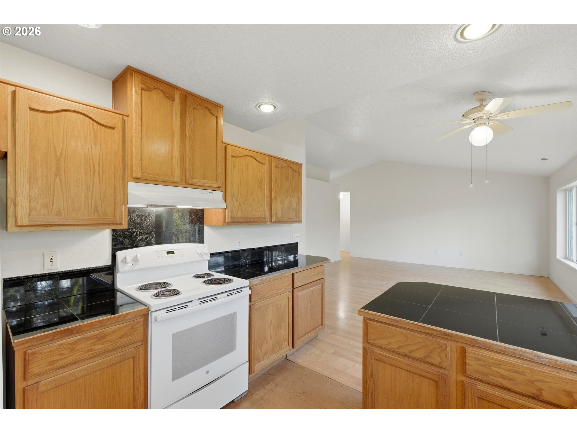 112 Mellinger Place Dayton, OR 97114 - Photo 6 of 40 Kitchen/Living Room