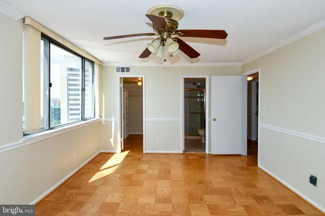 a view of empty room with window