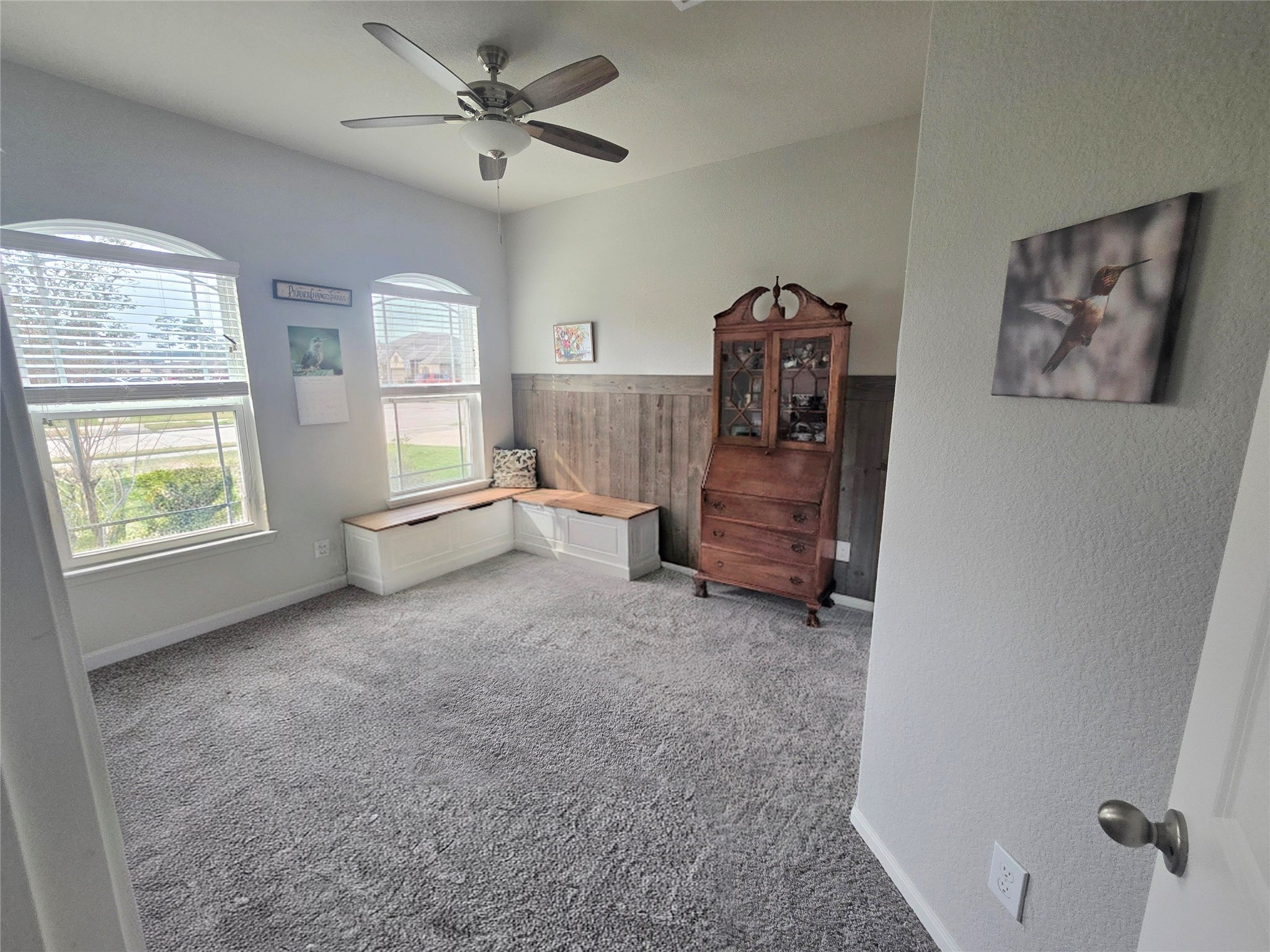 20232 Torrey Pines Lane Cleveland, TX 77327 - Photo 18 of 33 a view of a livingroom with lounge chair and windows