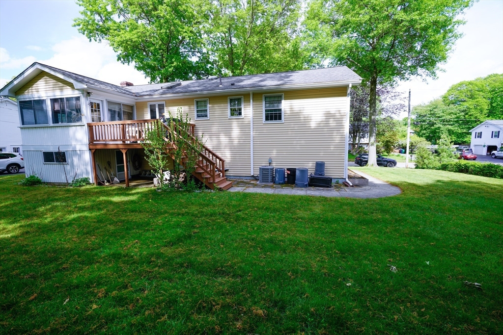 17 Old Farm Road Reading, MA 01867 - Photo 3 of 16