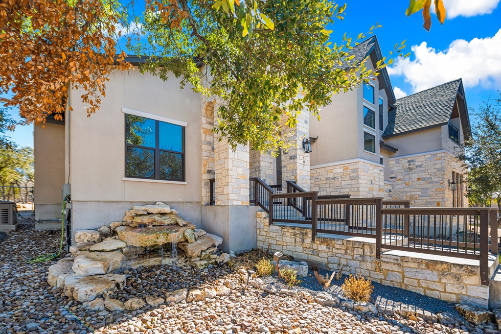 407 Havasu Point Spring Branch, TX 78070 - Photo 3 of 43