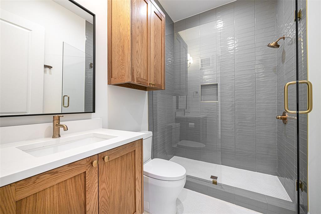 350 O O Connor Ridge Boulevard, Unit 13 Irving, TX 75038 - Photo 28 of 36 Third full bath!