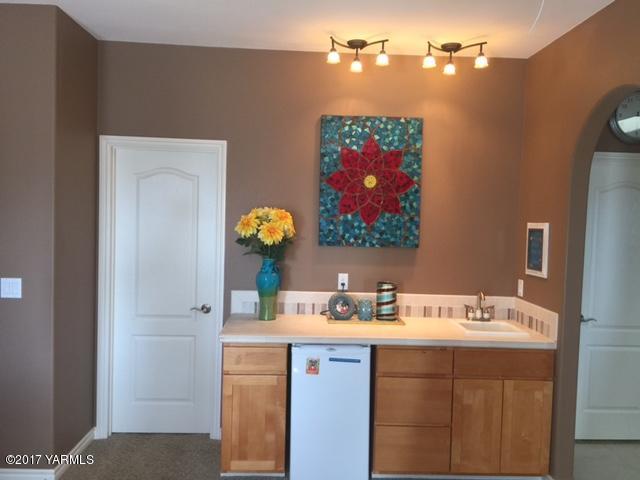 307 Warrior Road Yakima, WA 98901 - Photo 14 of 38 a bathroom with a sink vanity and mirror