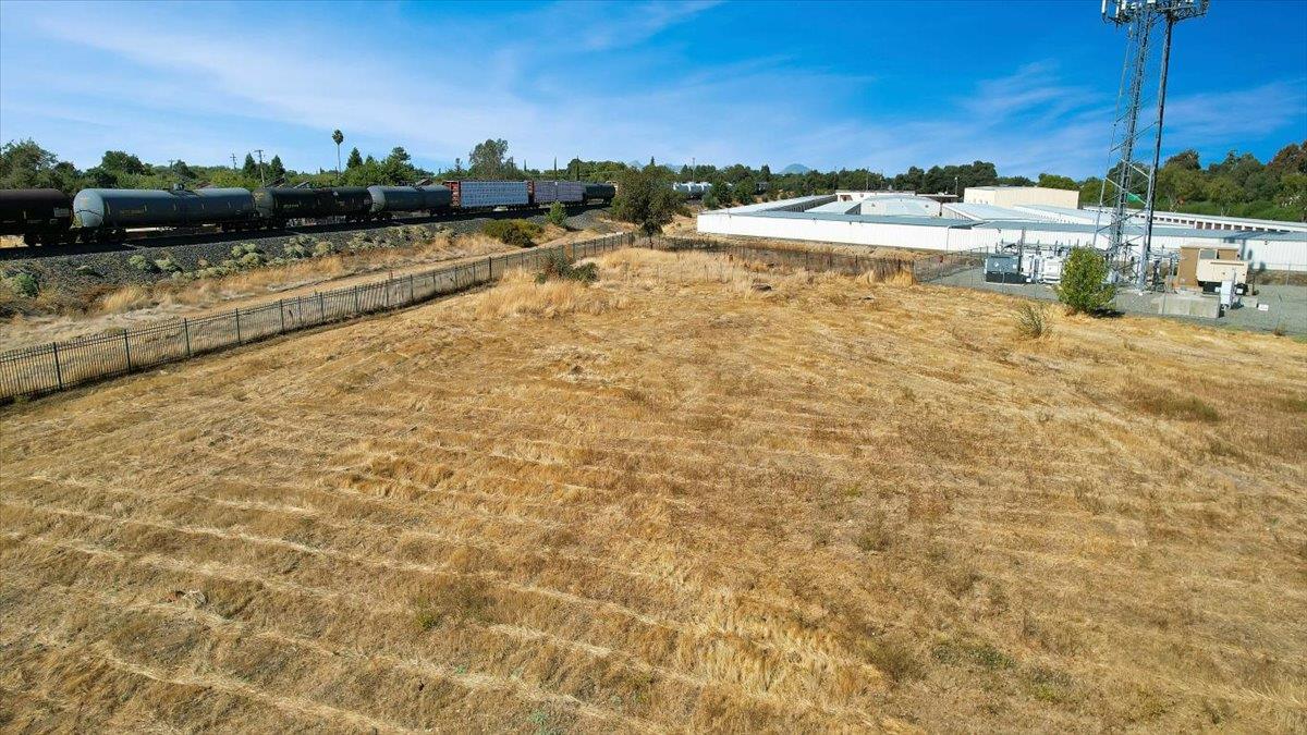 5644 Chestnut Road Olivehurst, CA 95961 - Photo 22 of 25 a view of a lake with houses