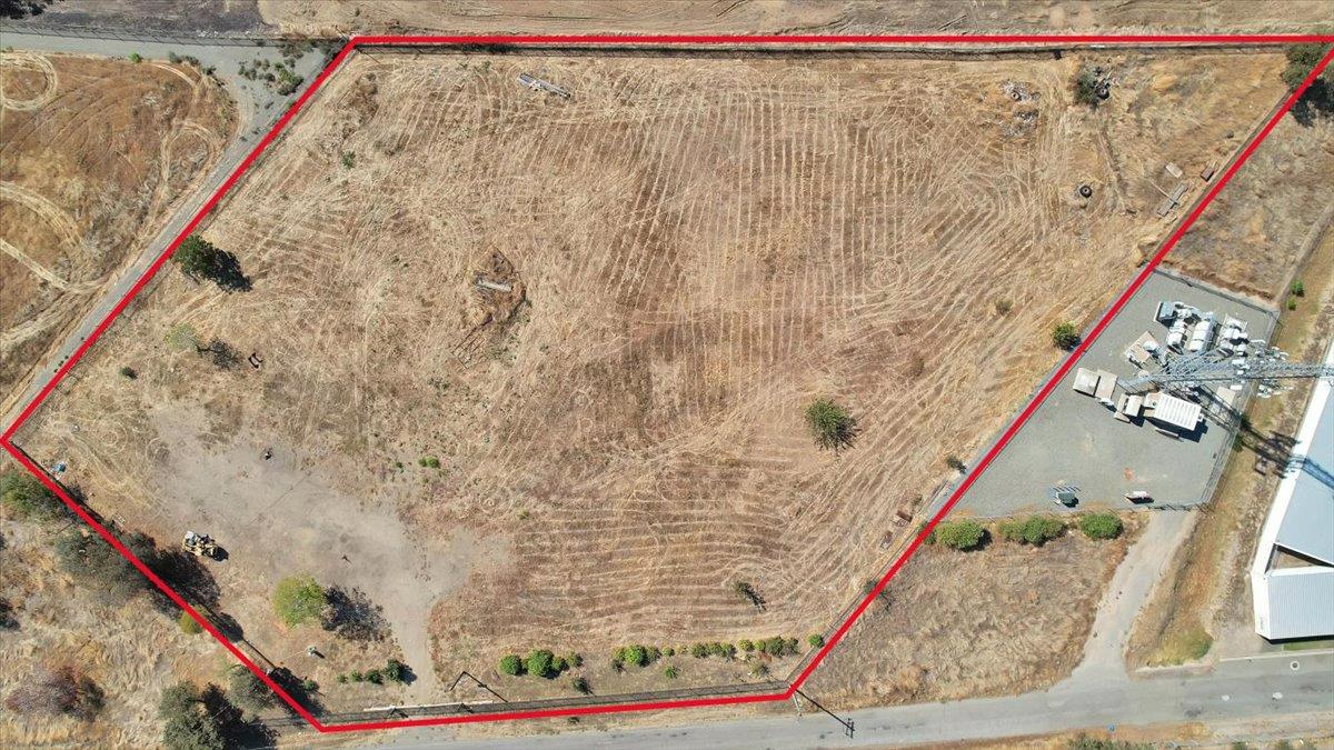 5644 Chestnut Road Olivehurst, CA 95961 - Photo 3 of 25 a view of a balcony with wooden floor