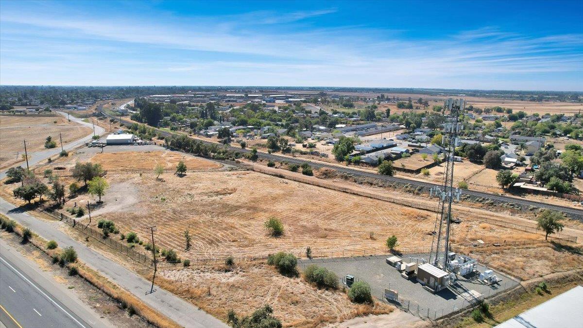 5644 Chestnut Road Olivehurst, CA 95961 - Photo 4 of 25 a view of a city