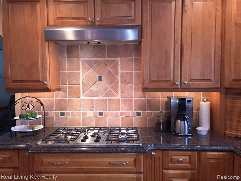 1739 Rapids Way Rochester Hills, MI 48309 - Photo 15 of 31