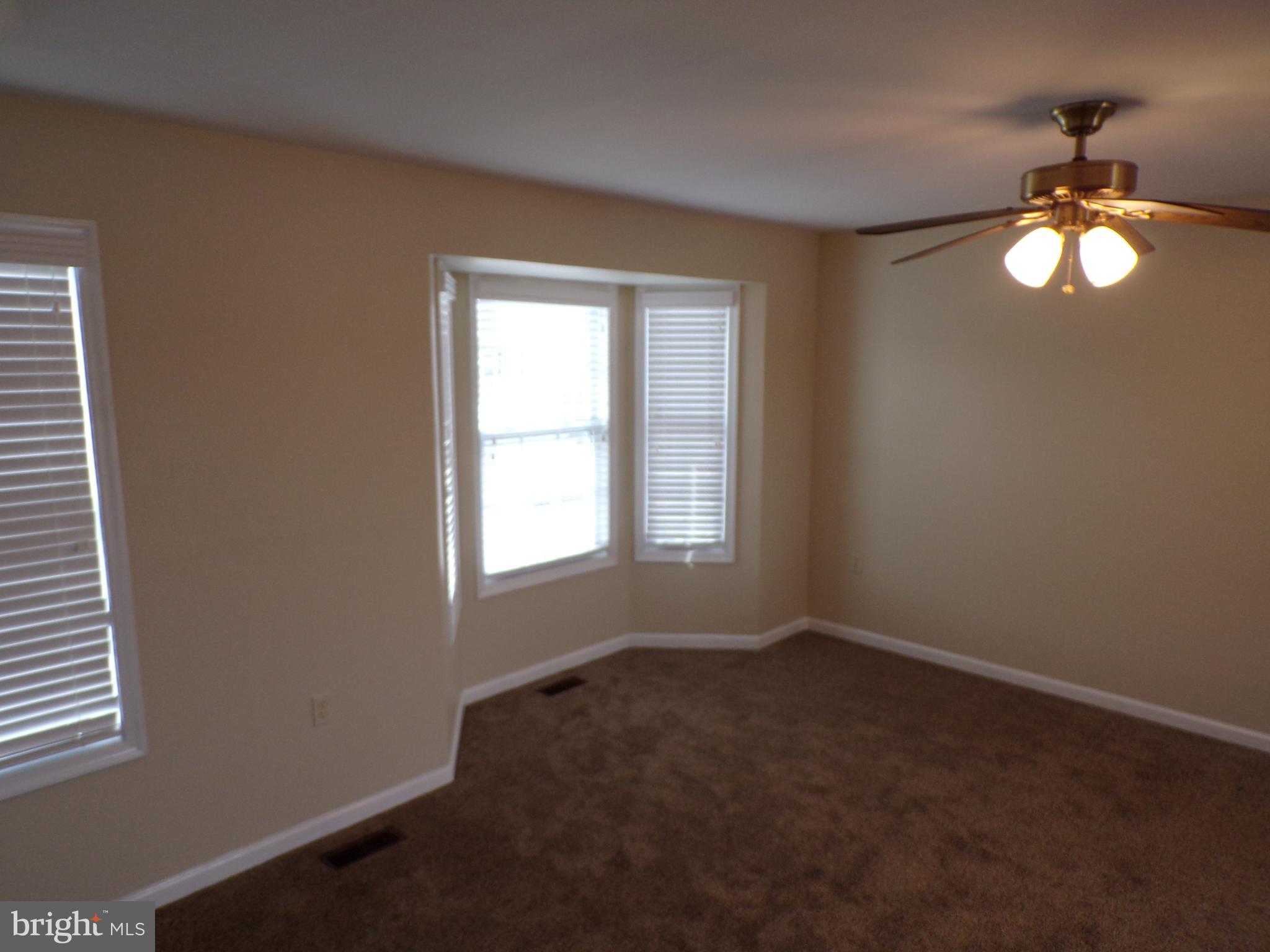 33 Fuzzy Tail Drive Ranson, WV 25438 - Photo 4 of 28 Living Room