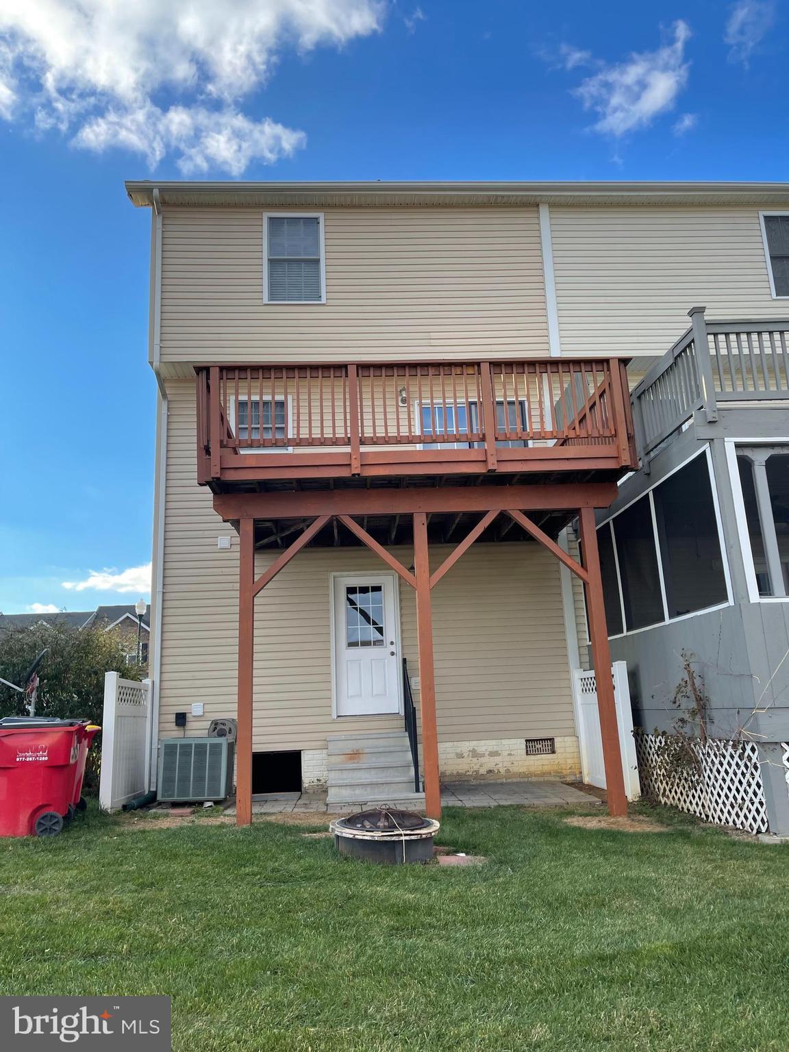 33 Fuzzy Tail Drive Ranson, WV 25438 - Photo 7 of 28 Rear