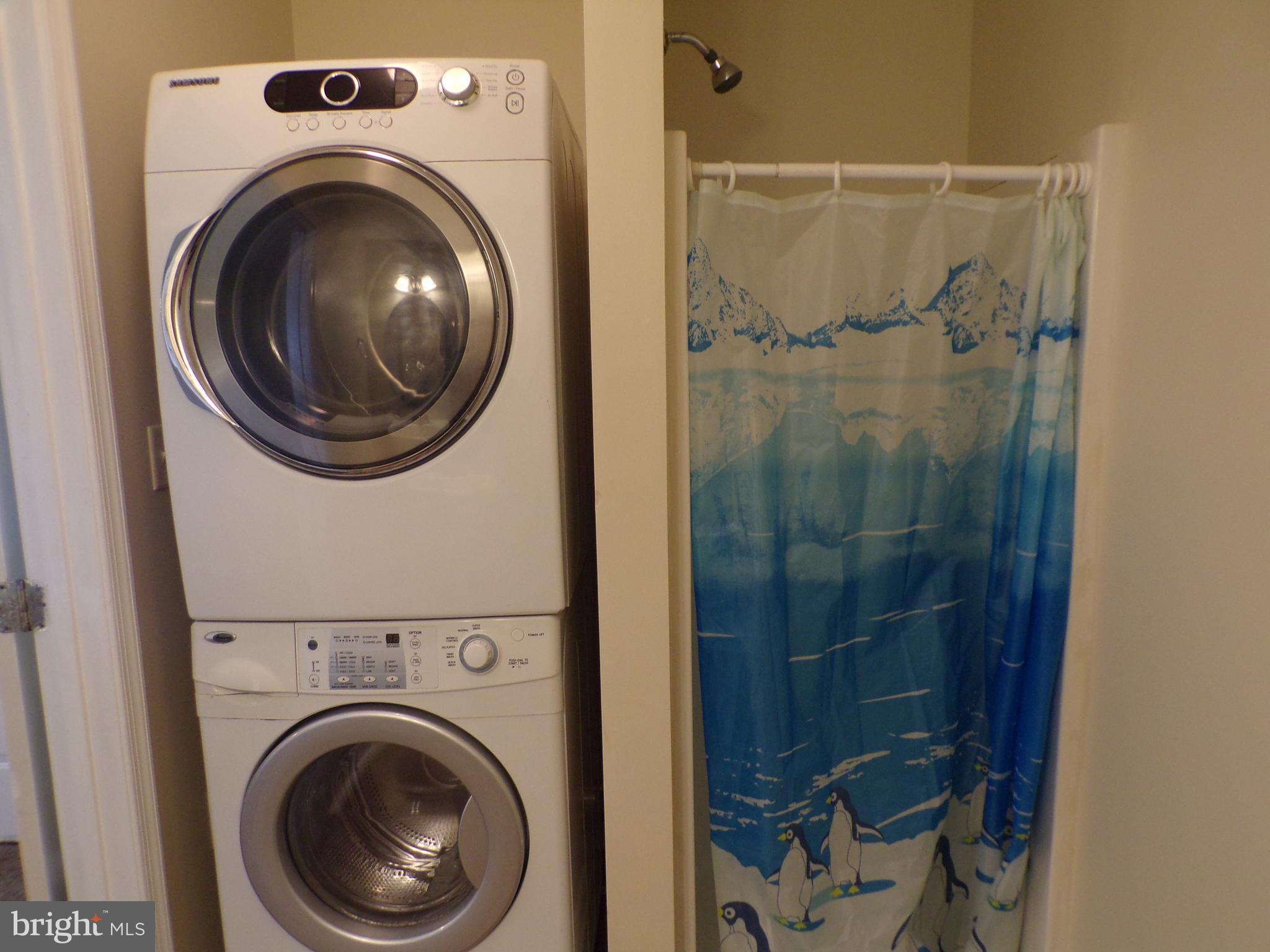 33 Fuzzy Tail Drive Ranson, WV 25438 - Photo 9 of 28 Laundry room with full bath