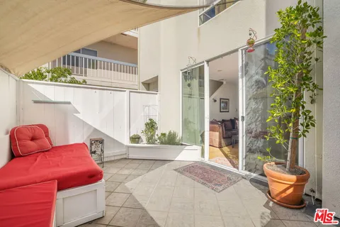 $685,000 | 4242 Stansbury Avenue, Unit 116, Sherman Oaks, CA 91423