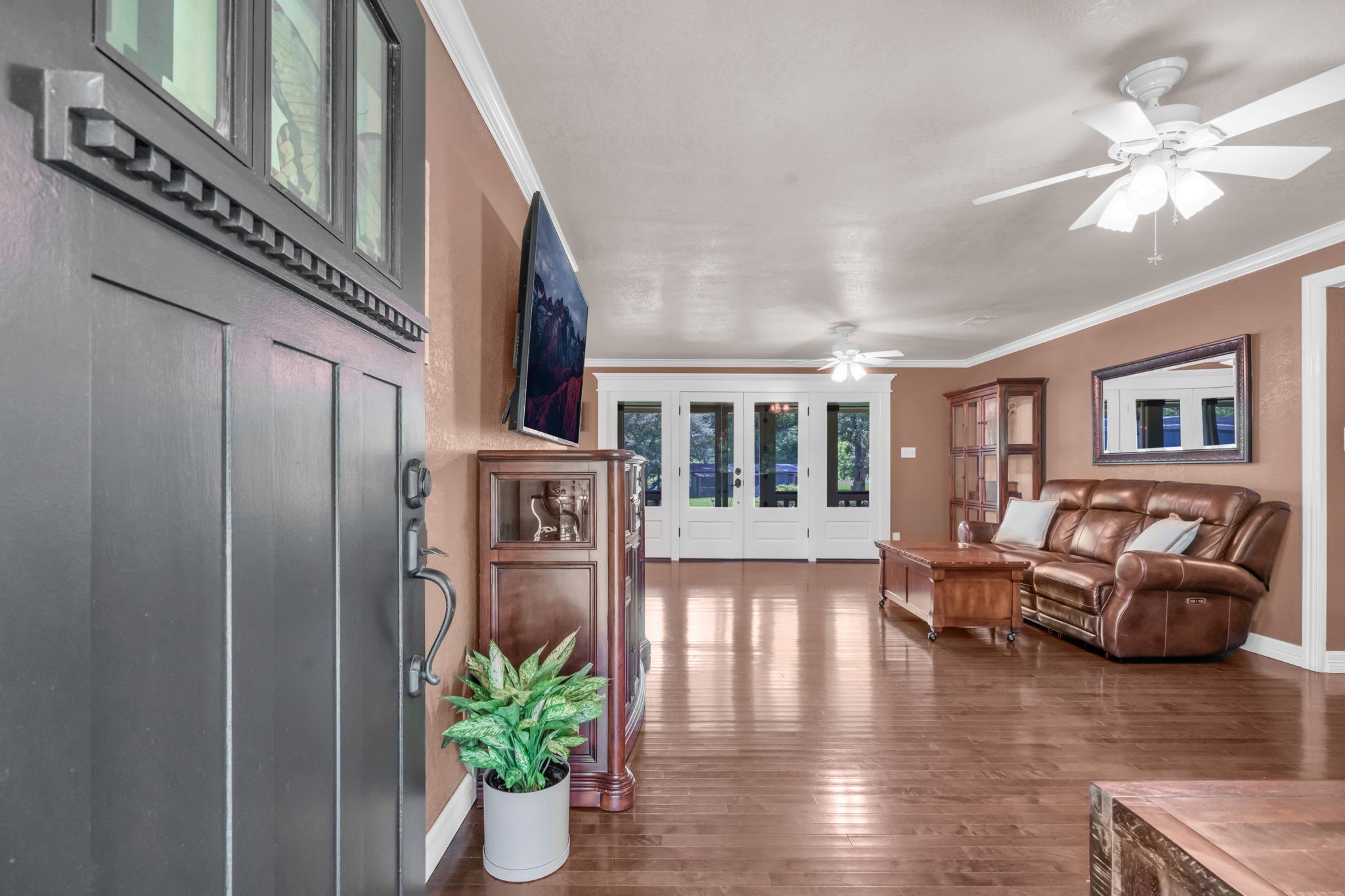 17821 Brown Road Conroe, TX 77306 - Photo 8 of 50 a lobby with furniture and a potted plant