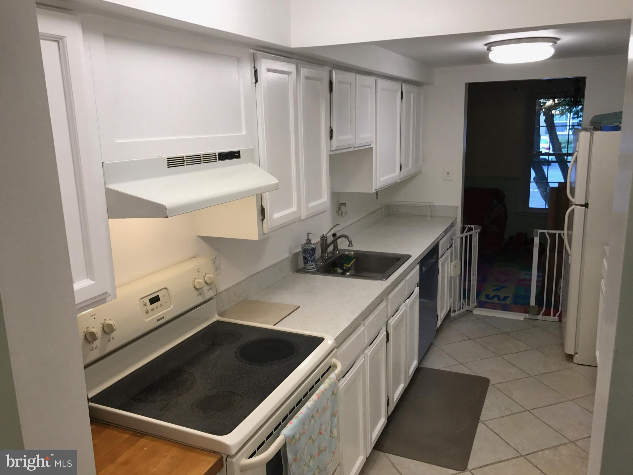 6366 Silver Ridge Circle Alexandria, VA 22315 - Photo 2 of 17 Kitchen