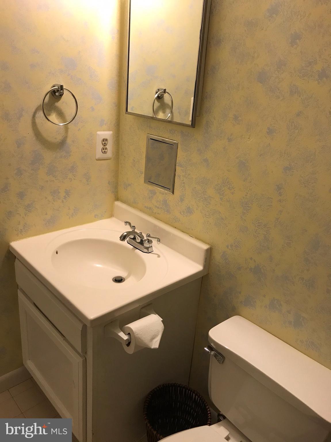 6366 Silver Ridge Circle Alexandria, VA 22315 - Photo 13 of 17 Bath
