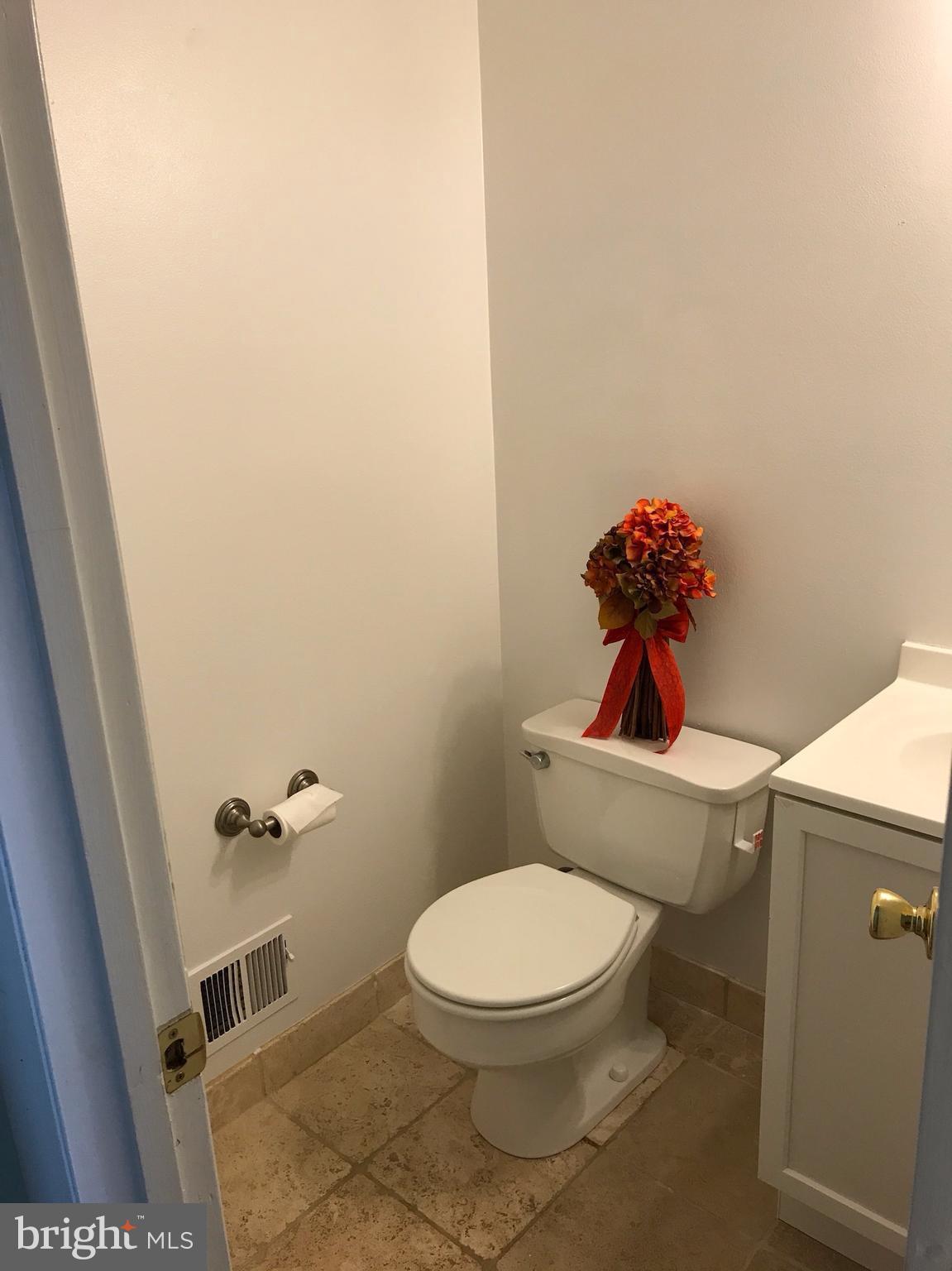 6366 Silver Ridge Circle Alexandria, VA 22315 - Photo 14 of 17 Bath