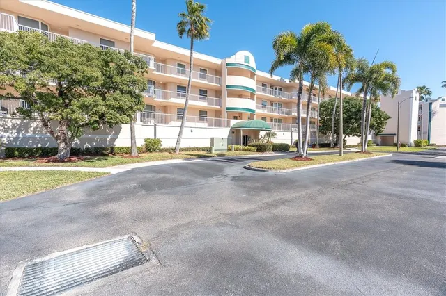 $315,000 | 6315 Shoreline Drive, Unit 3307, Seminole, FL 33708