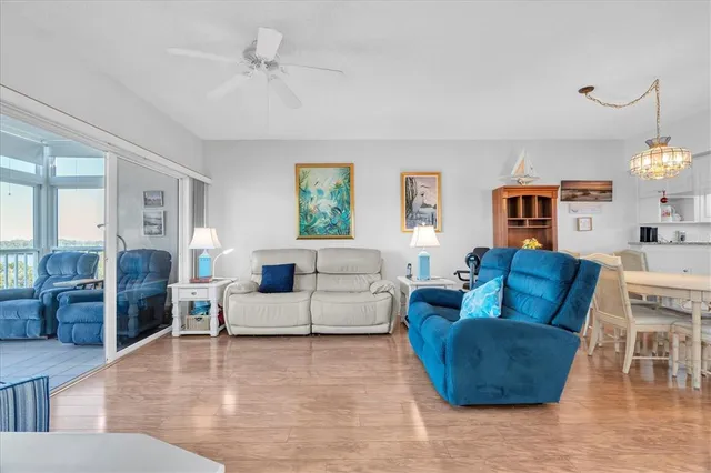 $315,000 | 6315 Shoreline Drive, Unit 3307, Seminole, FL 33708