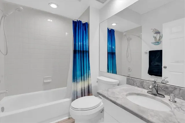 $315,000 | 6315 Shoreline Drive, Unit 3307, Seminole, FL 33708