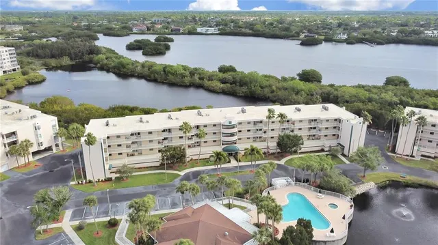 $315,000 | 6315 Shoreline Drive, Unit 3307, Seminole, FL 33708