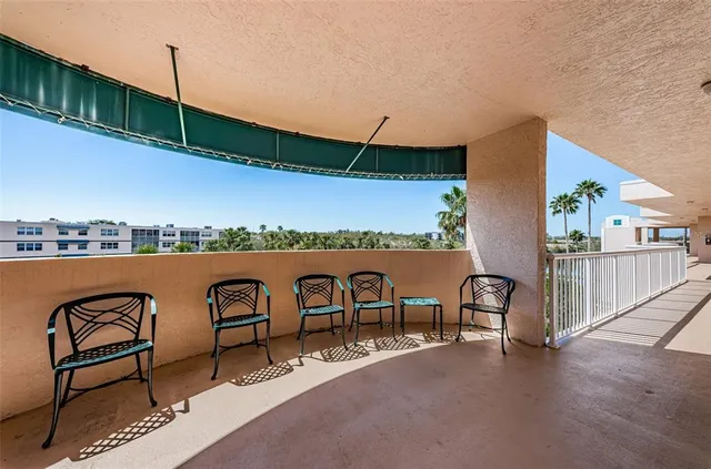 $315,000 | 6315 Shoreline Drive, Unit 3307, Seminole, FL 33708