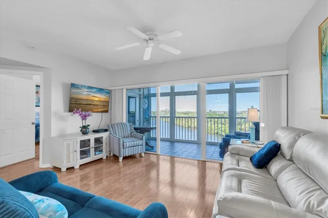 $315,000 | 6315 Shoreline Drive, Unit 3307, Seminole, FL 33708