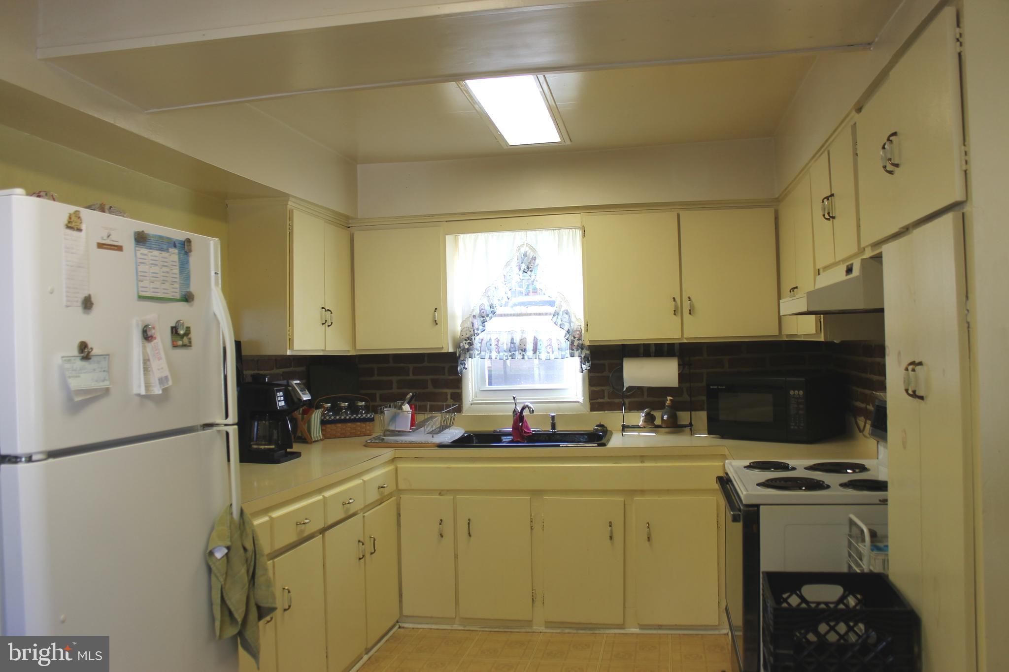 301 Prospect Road Mount Airy, MD 21771 - Photo 11 of 27 Lots of counter space in the kitchen