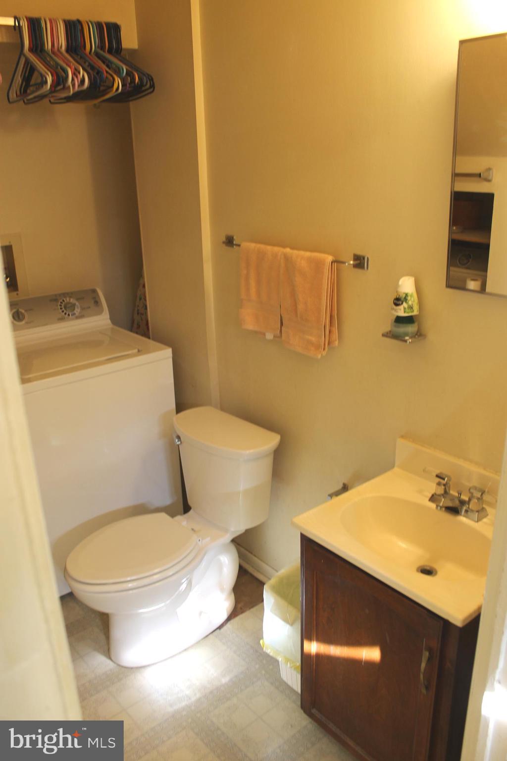 301 Prospect Road Mount Airy, MD 21771 - Photo 22 of 27 Bath on main level