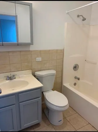 $2,300 | 2216 West Adams Street, Unit 2, Chicago, IL 60612