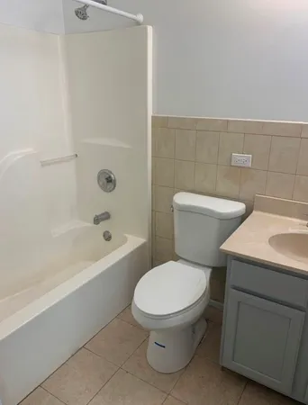 $2,300 | 2216 West Adams Street, Unit 2, Chicago, IL 60612