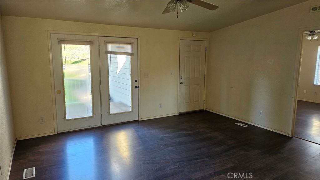 3976 Lenore Avenue Clearlake, CA 95422 - Photo 5 of 19 Living room