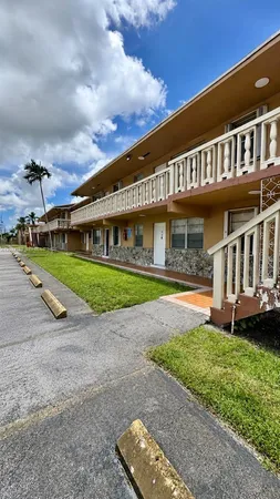 $1,600 | 1154 West 35th Street, Unit 102, Hialeah, FL 33012