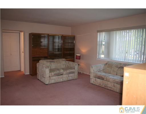 170 Evergreen Road, Unit 18B Metuchen, NJ 08840 - Photo 3 of 9 Gallery Image 3
